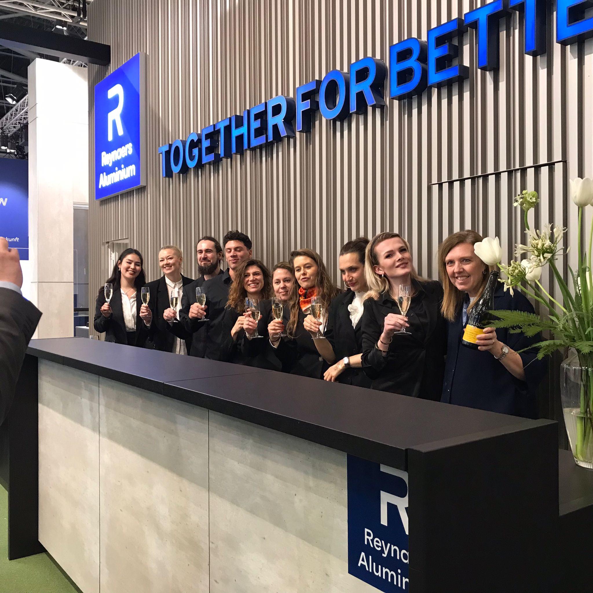 Hostessen auf der bauma Messe